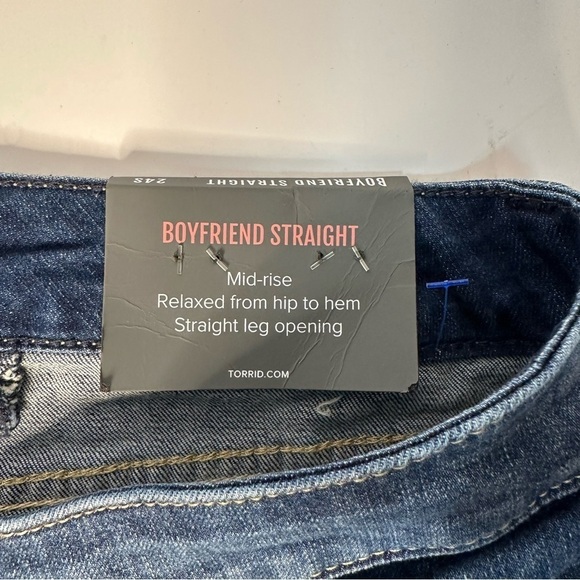 Torrid Boyfriend Vintage Stretch Straight Mid Rise Med Wash  Denim Jeans 24 New - Picture 11 of 14